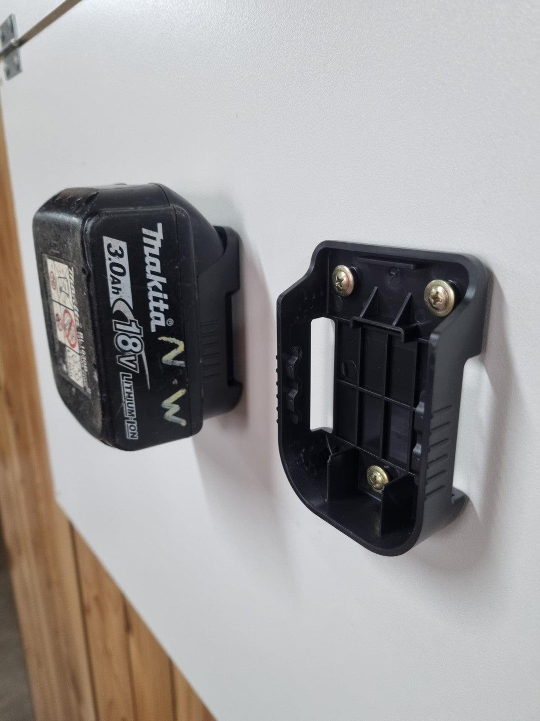 Battery holder for Makita 18v - JoCROW PTY LTD