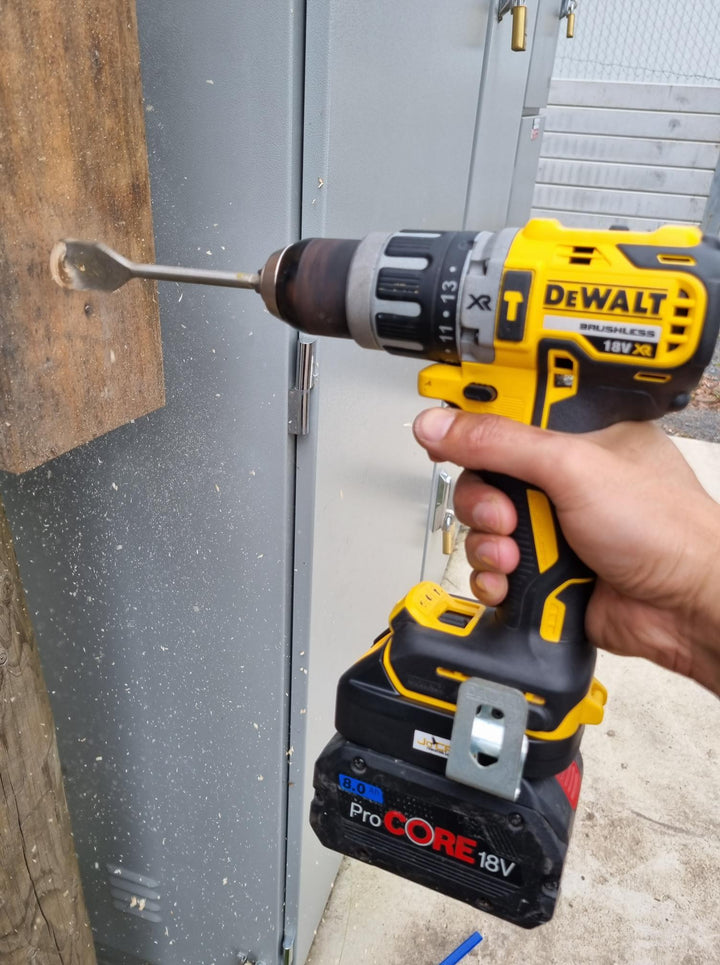Adapter for DeWALT 18v Tools to BOSCH 18v Battery.