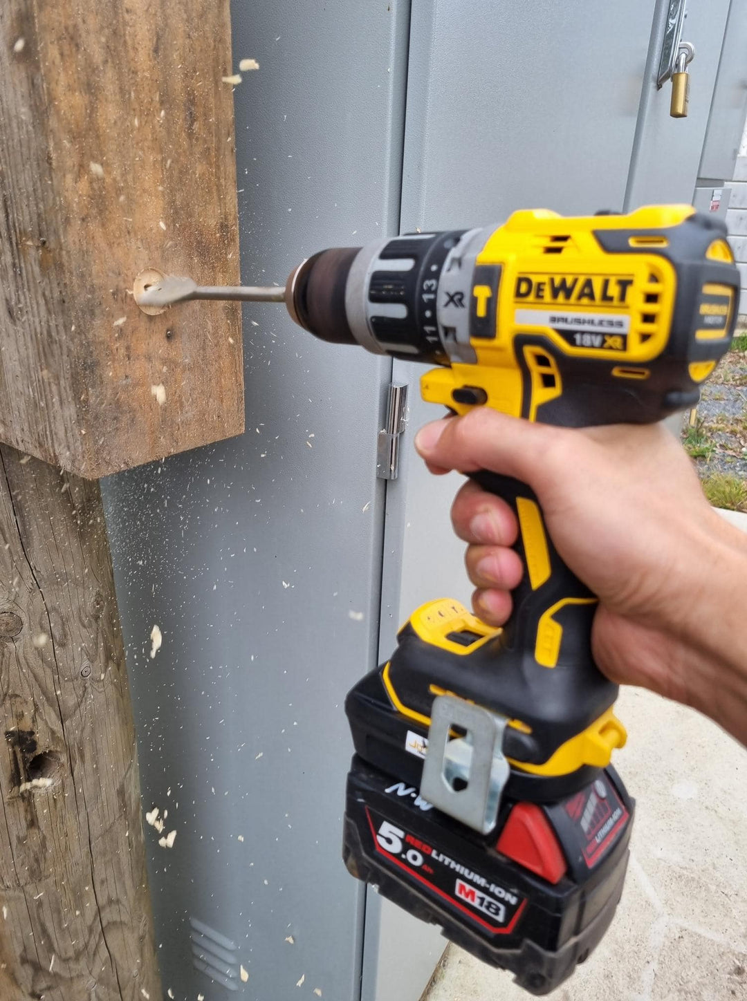 Adapter for DeWalt 18v Tools to MILWAUKEE 18v – JoCROW