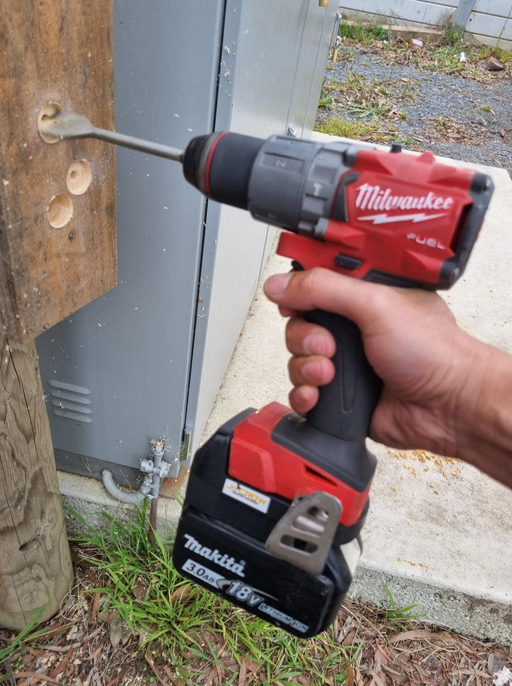 Adapter for MILWAUKEE 18v Tools to MAKITA 18v Battery.