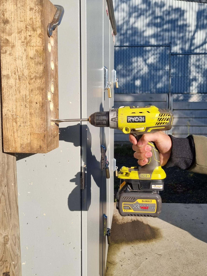 Adapter for Ryobi ONE + 18v Tools to DeWalt 18v battery. With USB