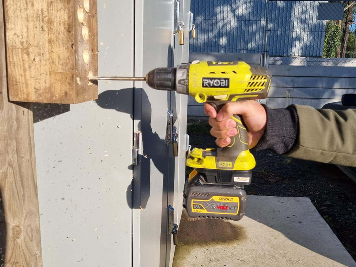 Adapter for Ryobi ONE + 18v Tools to DeWalt 18v battery. With USB